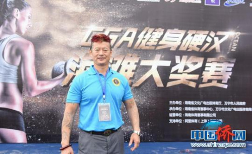 國家一級健身健美裁判員王克文表示，此次前來參賽的選手，年齡跨度從14歲至55歲。比賽分為線上比賽和線下比賽，將全民健身運動落地，帶動基層群眾的參與?！≡铺焘?攝