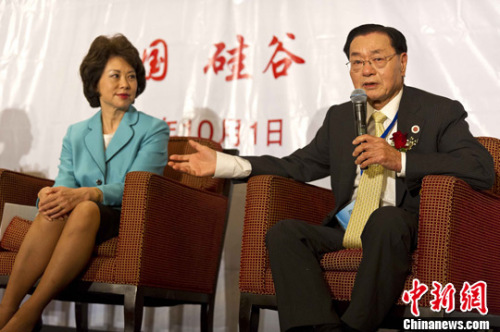 資料圖：趙小蘭和父親趙錫成。<a target='_blank' >中新社</a>發(fā) 陳鋼 攝