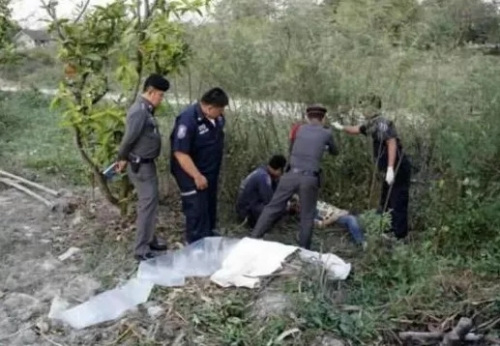 泰國警方在現(xiàn)場勘察。