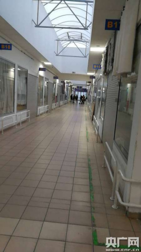 “GD中國商城”部分商戶關門抗議。