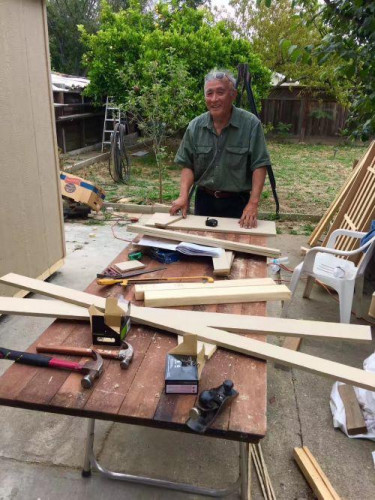 北方人直爽、熱情好客的性格在于大爺身上顯露無遺。(美國《僑報》/于大爺家人提供)