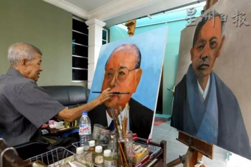 盡管身體抱恙，張?zhí)煜鄥s沒有放棄最愛的畫畫，只要雙手能畫，雙眼能看，他都堅持畫下去。(馬來西亞《星洲日報》)