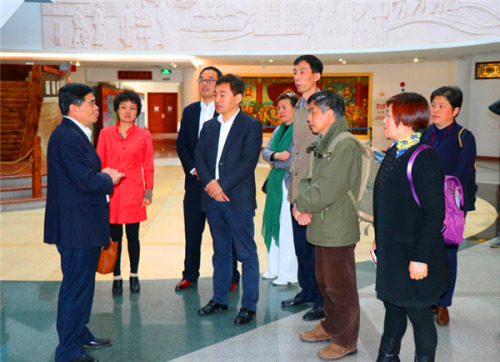 常州市僑辦一行參觀廣東華僑博物館。