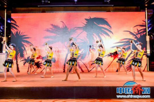 圖為推介會(huì)現(xiàn)場(chǎng)文昌特色表演?！↑S良策 攝