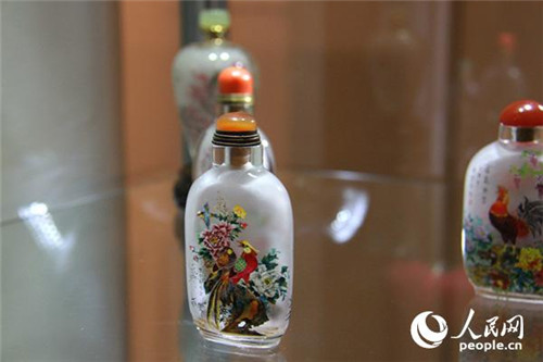 廣東內(nèi)畫傳承人賴斯佳的內(nèi)畫作品玲瓏剔透，極富美感。(攝影：吳玉潔)