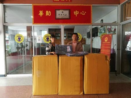 清邁華助中心領(lǐng)導(dǎo)與醫(yī)院代表合影