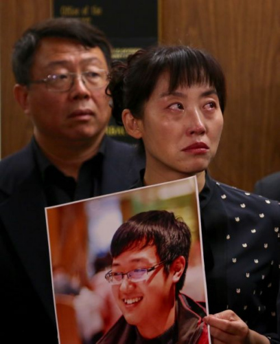 紀(jì)欣然的小姨在法庭旁聽法官宣判。(圖片來源：僑報(bào)記者邱晨攝)