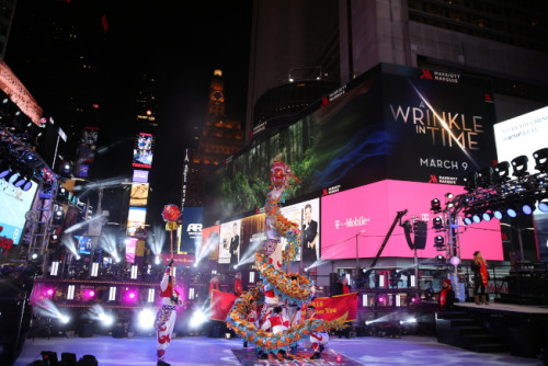 重慶銅梁龍舞為時報(bào)廣場跨年夜活動熱鬧開場。(美國《世界日報(bào)》/洪群超 攝)