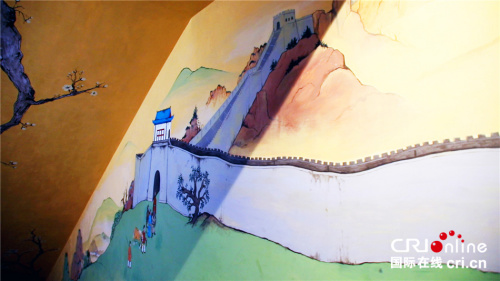 餐廳里的中國(guó)風(fēng)壁畫(huà)。