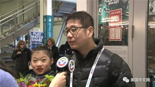 張弛父親與Mikah Tong母親接受美國中文網(wǎng)采訪