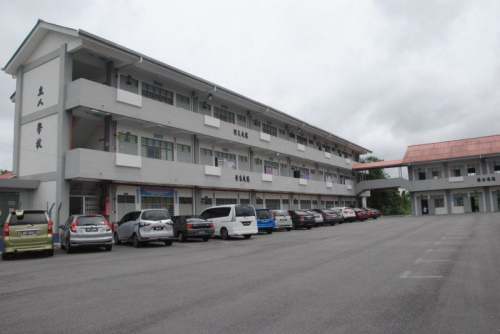 波格芒加立人小學(xué)是中央縣其中一所設(shè)備完善，學(xué)生人數(shù)卻減少的華小。 （馬來(lái)西亞《星洲日?qǐng)?bào)》）