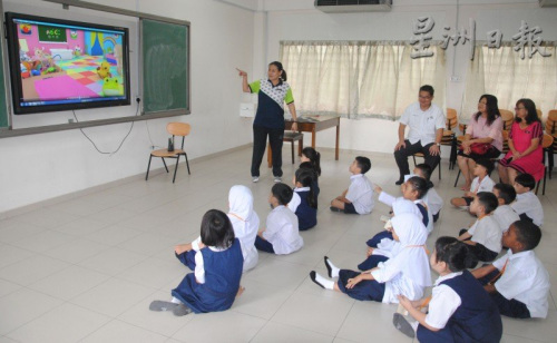 立人小學(xué)今年有21名一年級(jí)新生。 （馬來(lái)西亞《星洲日?qǐng)?bào)》）