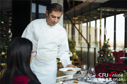 法國大廚傅正義設(shè)計了新的創(chuàng)意菜譜。