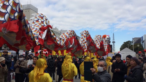 “春節(jié)祭”現(xiàn)場的舞龍隊伍。(名古屋華助中心 孫旭光/攝)