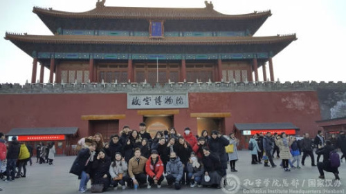 韓國學(xué)生參觀故宮。