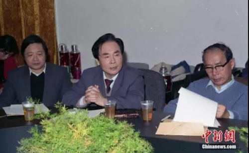 1993年，侯云德院士在中國預(yù)防醫(yī)學(xué)科學(xué)院第三屆第二次學(xué)術(shù)委員會會議上。資料圖