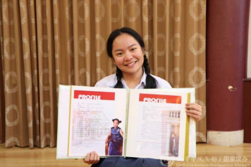 王雅和她的“留學(xué)申請簡歷”。