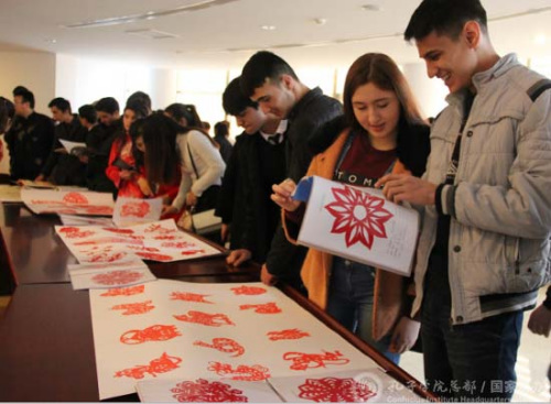 學(xué)生剪紙作品展。