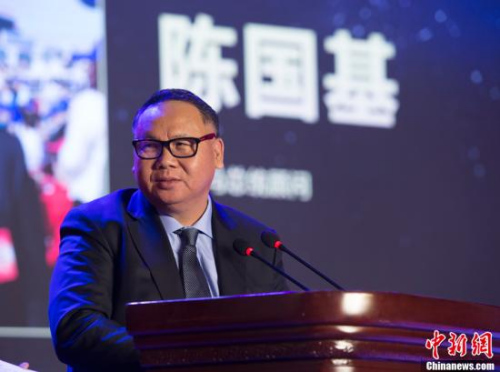 資料圖：1月10日，由中國新聞社主辦、中國僑網(wǎng)承辦的“2017全球華僑華人年度評選頒獎典禮”在北京隆重舉行，獲獎人巴拿馬總統(tǒng)顧問陳國基講話。<a target='_blank'  >中新網(wǎng)</a>記者 李卿 攝