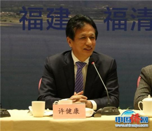 福建省僑商會會長許健康發(fā)言?！钣牢?攝