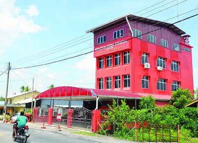 當(dāng)?shù)氐拿耖g組織——波各先那義務(wù)消防隊。