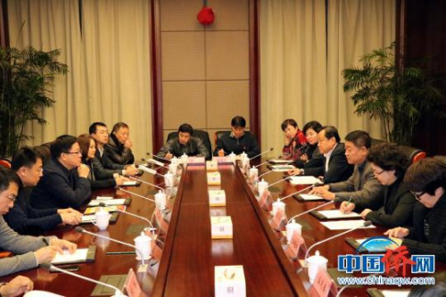 “僑務(wù)扶貧樺川行”座談會(huì)現(xiàn)場?！⌒焖?攝