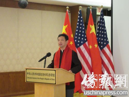 1月17日，中國(guó)駐洛杉磯總領(lǐng)館古今參贊向華文媒體介紹“2018歡樂春節(jié)”總體情況。(僑報(bào)記者翁羽攝)