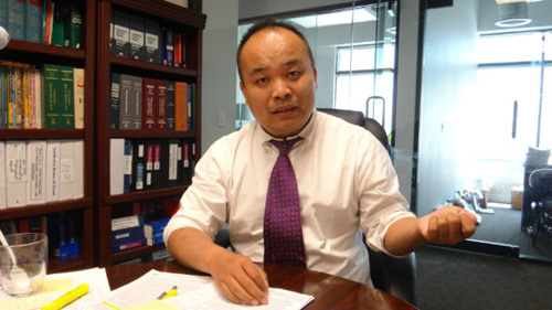 劉龍珠律師界定性騷擾和性侵的區(qū)別。(僑報(bào)記者高睿攝)