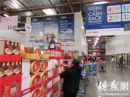 好市多印有2018狗年圖案的紙盤受到不同族裔顧客的喜愛。