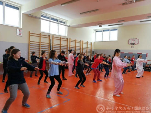 太極拳現(xiàn)場教學(xué)。