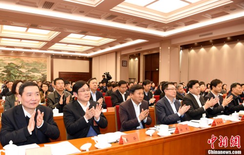 1月23日，全國(guó)僑辦主任會(huì)議在北京召開。各省、自治區(qū)、直轄市人民政府及新疆生產(chǎn)建設(shè)兵團(tuán)僑務(wù)部門負(fù)責(zé)人，副省級(jí)城市、省會(huì)城市及部分重點(diǎn)僑鄉(xiāng)城市僑務(wù)部門主要負(fù)責(zé)人等約200人出席會(huì)議。<a target='_blank' >中新社</a>記者 張勤 攝