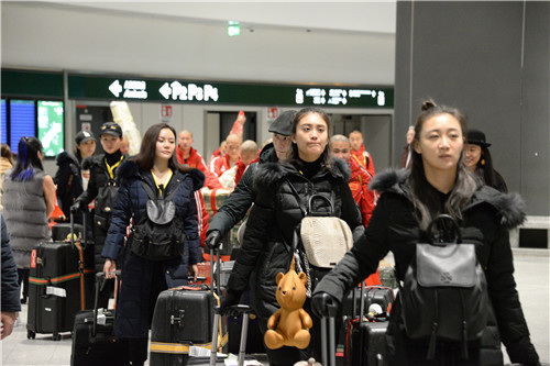 抵達(dá)機(jī)場。