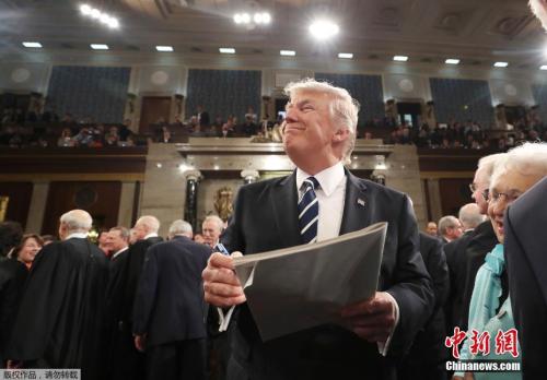 資料圖：當(dāng)?shù)貢r間2017年2月28日，美國總統(tǒng)特朗普在國會發(fā)表重要政策演講，這是特朗普就職以來的首次國會演講。