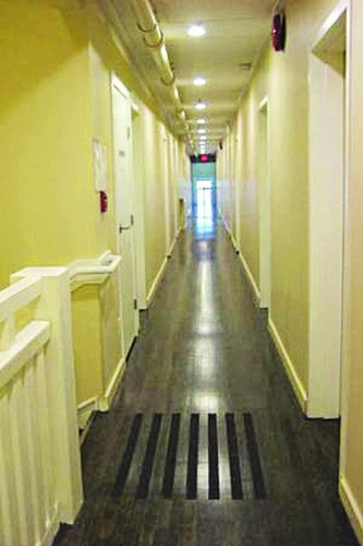 古跡建筑內(nèi)已改成微型出租單位。(加拿大《明報(bào)》資料圖)