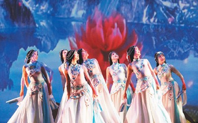 2017年7月9日，多倫多華星藝術(shù)團主辦的“文化中國·華星閃耀”歌舞晚會在大多倫多地區(qū)列治文山市舉行。圖為古典舞《女兒情》。 　　<a target='_blank' >中新社</a>記者 余瑞冬攝