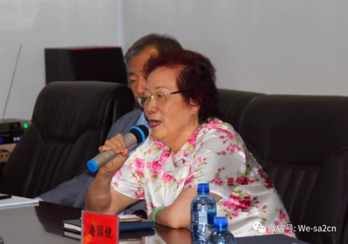 南部非洲粵港澳總商會(huì)會(huì)長陳玉玲代表領(lǐng)保顧問發(fā)言。(圖片來源：南非僑網(wǎng)微信公眾號(hào))