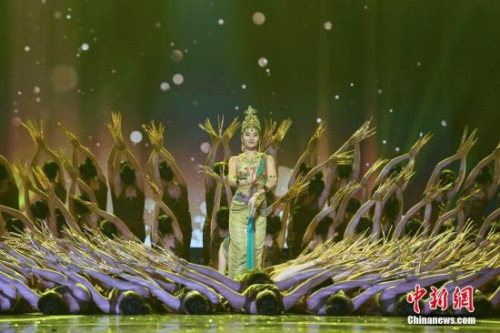 夢幻的《千手千眼》舞蹈表演。 楊華峰 攝