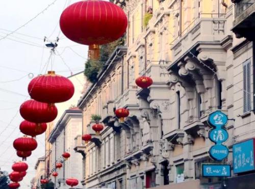 米蘭華人商業(yè)街。(歐聯(lián)網(wǎng) 朱金亮 攝)