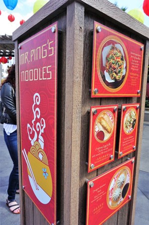 平先生的面館有中餐銷售。（美國(guó)《世界日?qǐng)?bào)》/馬云 攝）