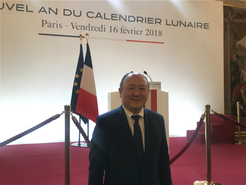 陳文雄接受記者采訪。（法國《歐洲時(shí)報(bào)》/張新 攝）