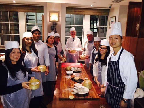 王曉馗教英國人怎么做正宗的中國點心