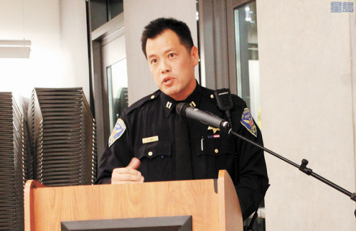 葉培恩關(guān)注舊金山華埠夜間治安問(wèn)題。（美國(guó)《星島日?qǐng)?bào)》/梁穎欣 攝）