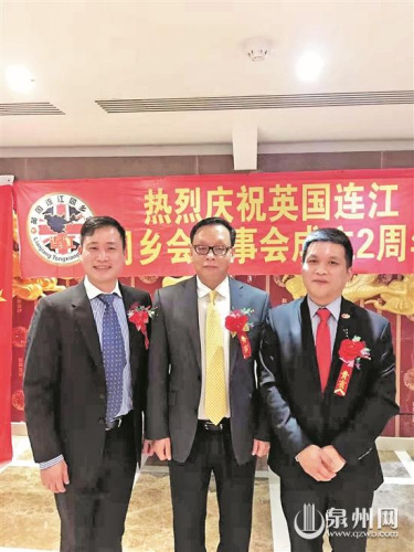 宗親黃作程(左一) 宗親黃作程(左一)