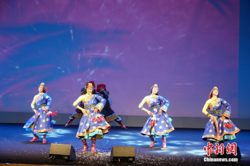 舞蹈《舞繪華章》。 <a target='_blank' >中新社</a>記者 冉文娟 攝