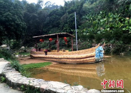 “克拉克號”古船模型?！埥鸫?攝