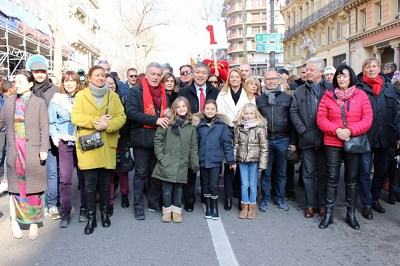 朱立英總領(lǐng)事、羅阿達副市長和貝爾納斯科尼區(qū)長率隊游行