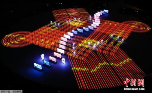 資料圖：當?shù)貢r間2月25日，2018平昌冬奧會舉行閉幕式，“北京八分鐘”華美登場，美麗畫面震憾全場。