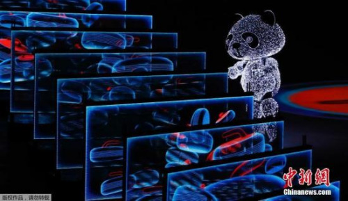 資料圖：當?shù)貢r間2月25日，2018平昌冬奧會舉行閉幕式，“北京八分鐘”華美登場，美麗畫面震憾全場。