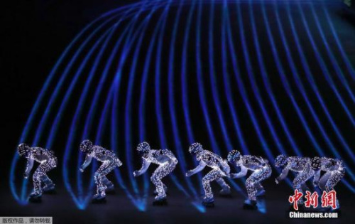 資料圖：當?shù)貢r間2月25日，2018平昌冬奧會舉行閉幕式，“北京八分鐘”華美登場，美麗畫面震憾全場。