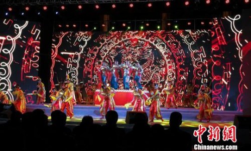 中國(guó)僑聯(lián)“親情中華”慰?jī)S演出2月28日晚在“炎帝故里”山西晉城高平上演?！罱苡?攝